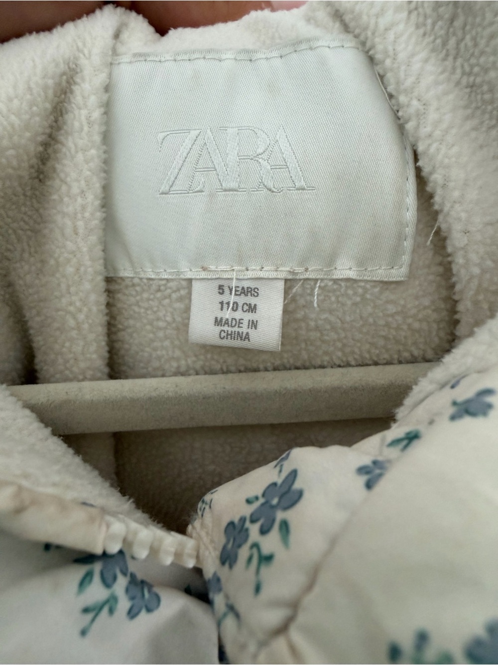 Zara Cream Puffer Jacket with Blue Floral Print - Picture 4 of 4